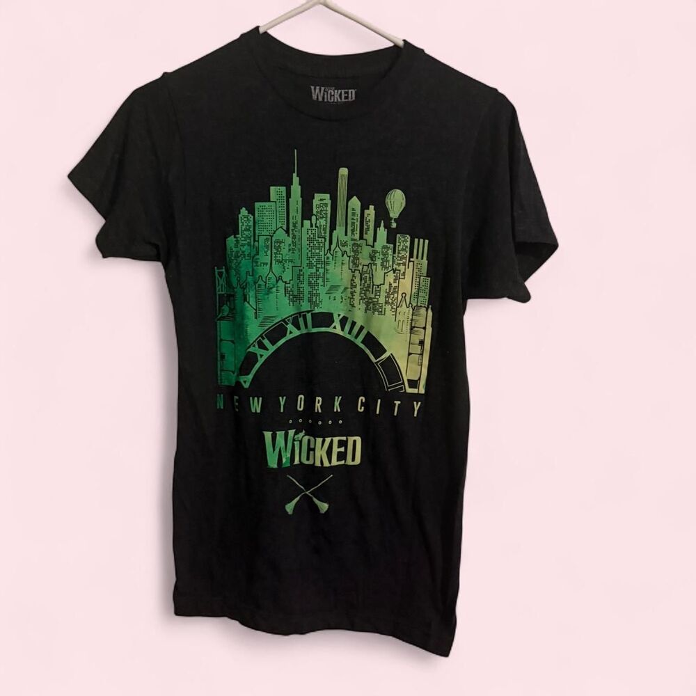 Wicked shirt unisex XS black emerald city Broadway musical graphic tee